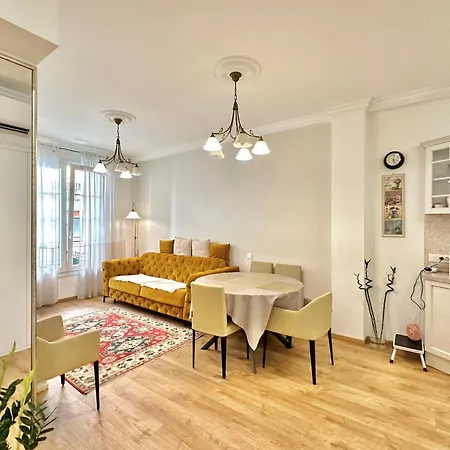 Luxe Hugo Negresco Apartment