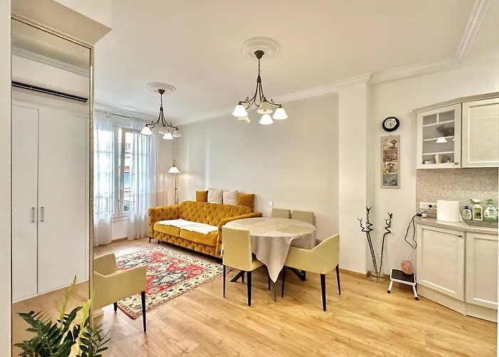 Luxe Hugo Negresco Apartment